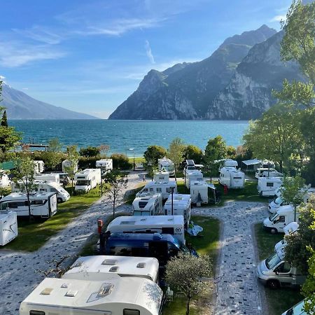 Al Lago Camping & Rooms Riva del Garda Ngoại thất bức ảnh