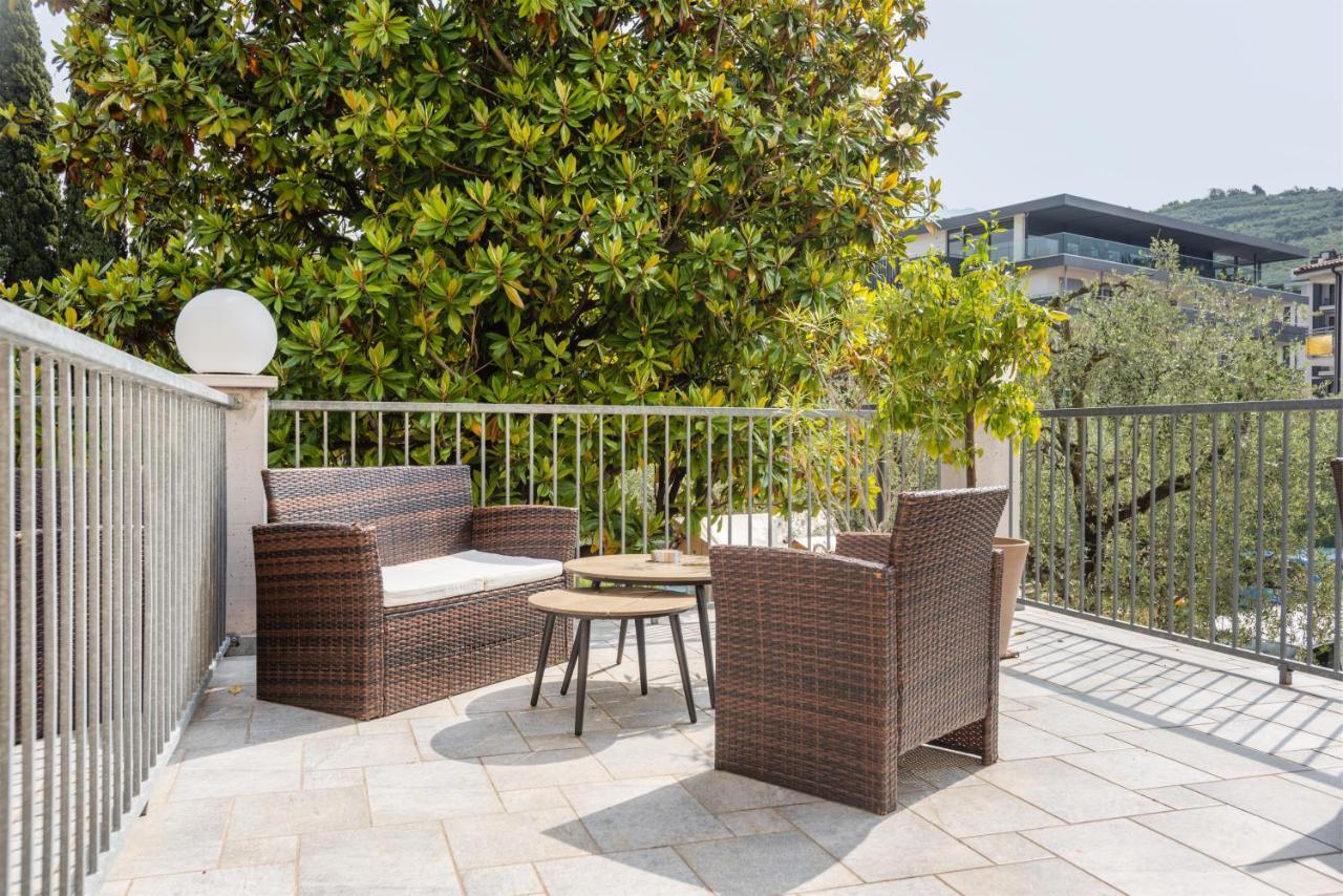 Al Lago Camping & Rooms Riva del Garda Ngoại thất bức ảnh