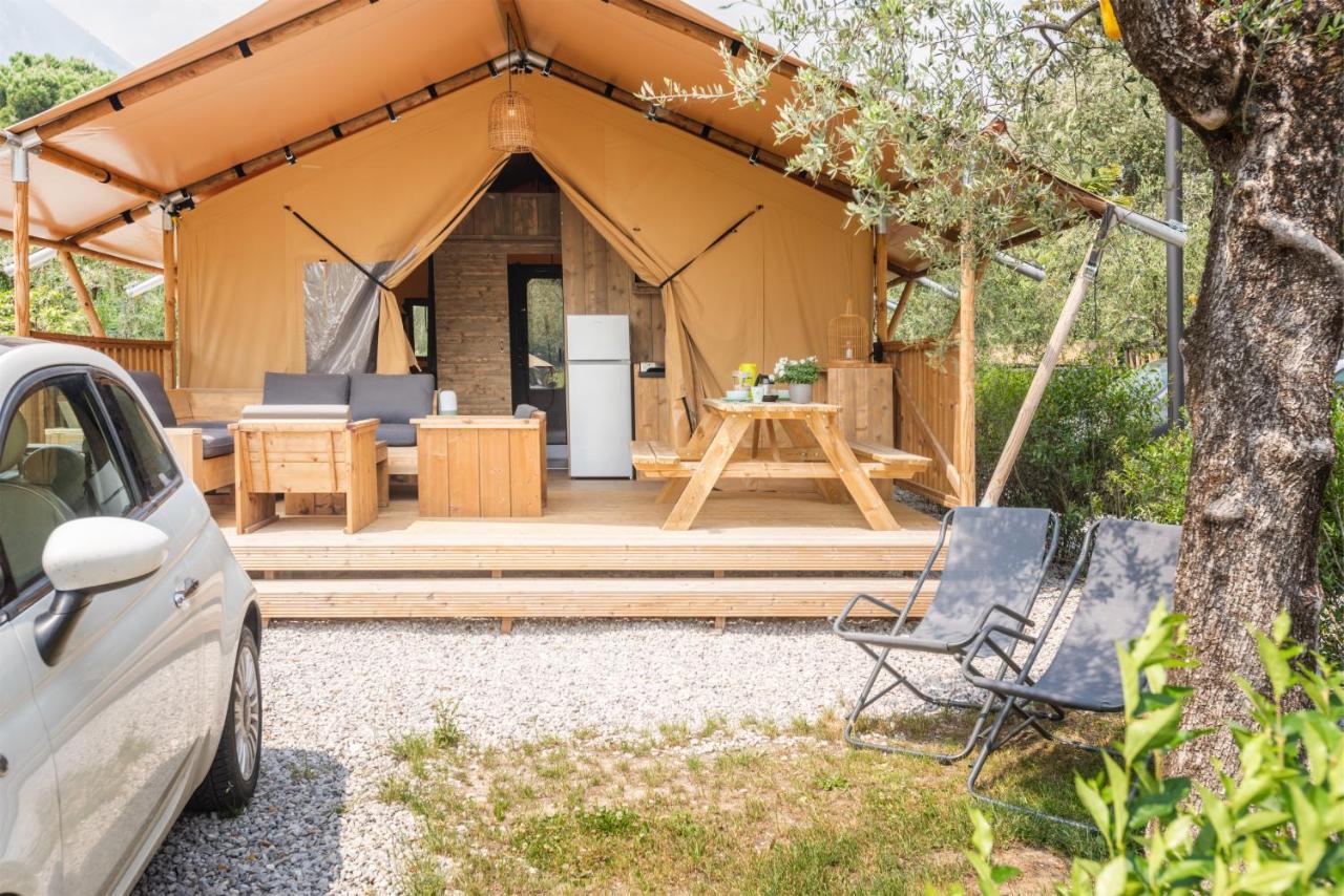 Al Lago Camping & Rooms Riva del Garda Ngoại thất bức ảnh