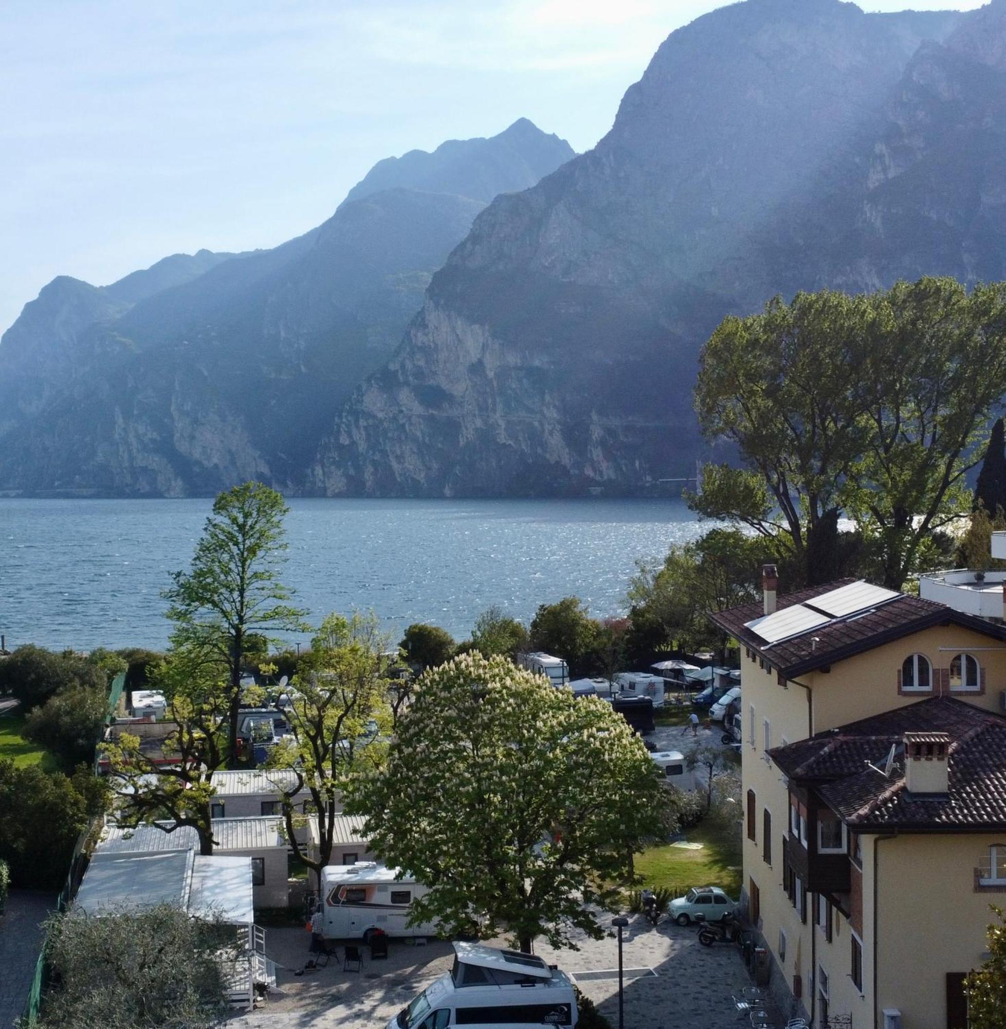 Al Lago Camping & Rooms Riva del Garda Ngoại thất bức ảnh