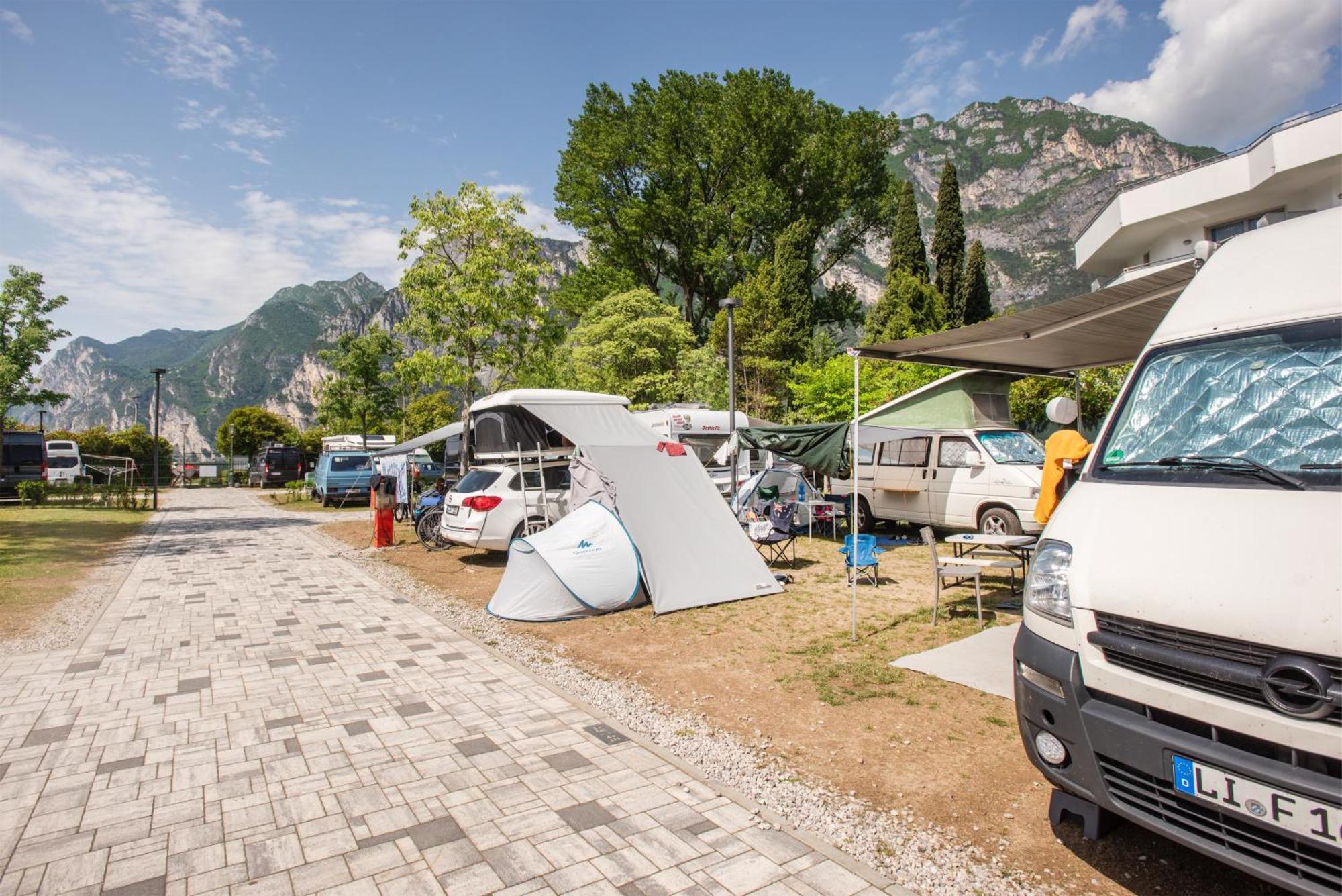 Al Lago Camping & Rooms Riva del Garda Ngoại thất bức ảnh