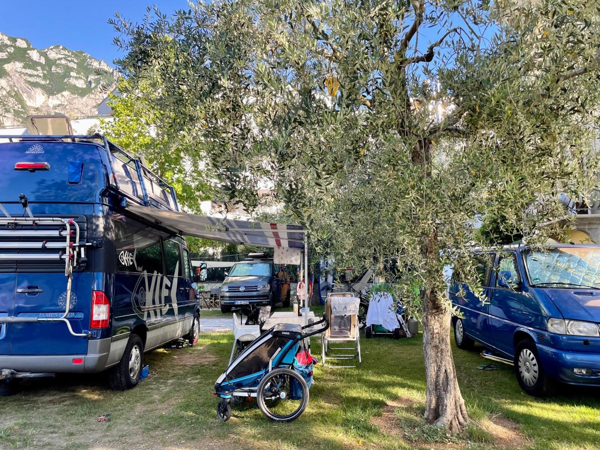 Al Lago Camping & Rooms Riva del Garda Ngoại thất bức ảnh