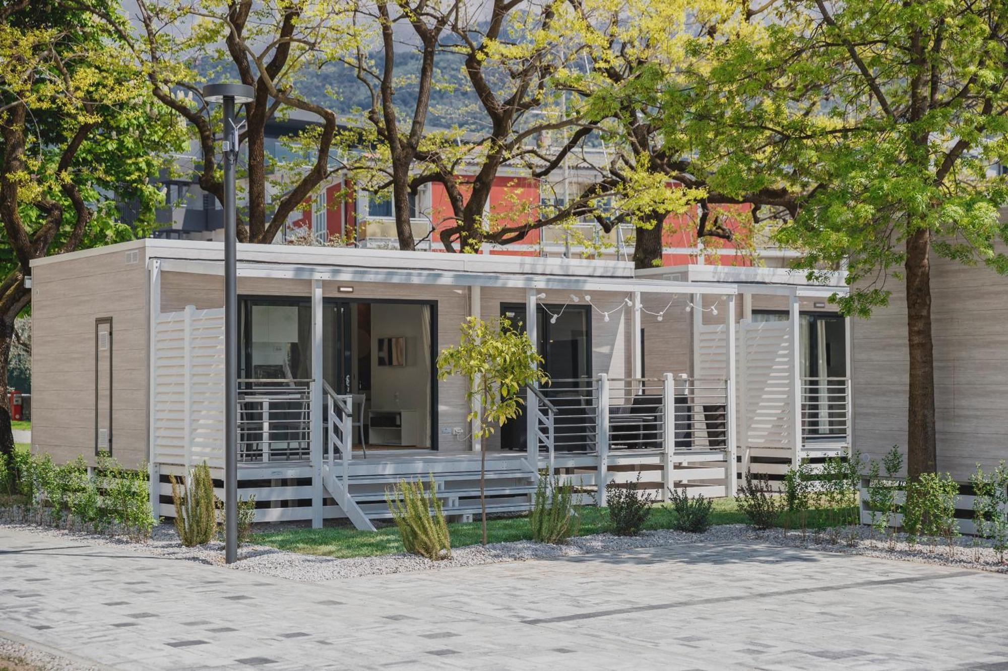 Al Lago Camping & Rooms Riva del Garda Ngoại thất bức ảnh